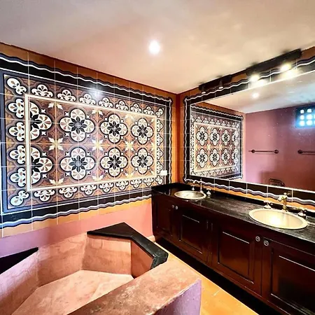 8aps-4 Luxury House In The Historic Center With Pool Air Conditioning And Wifi